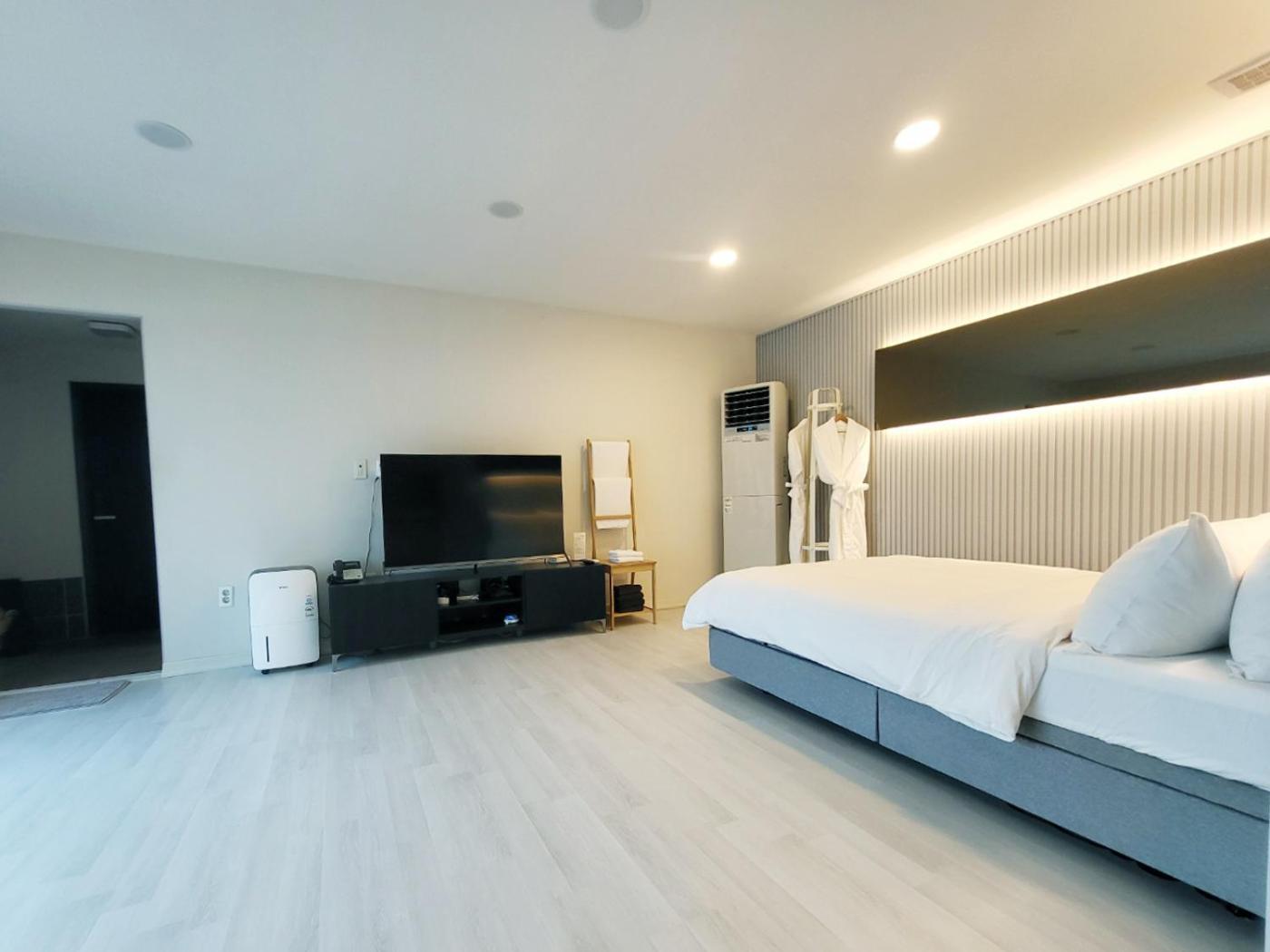 Penatess Pool Villa Čchungdžu Exteriér fotografie