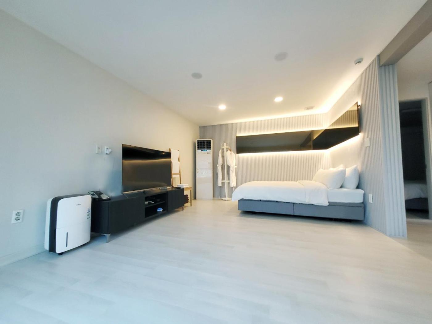 Penatess Pool Villa Čchungdžu Exteriér fotografie