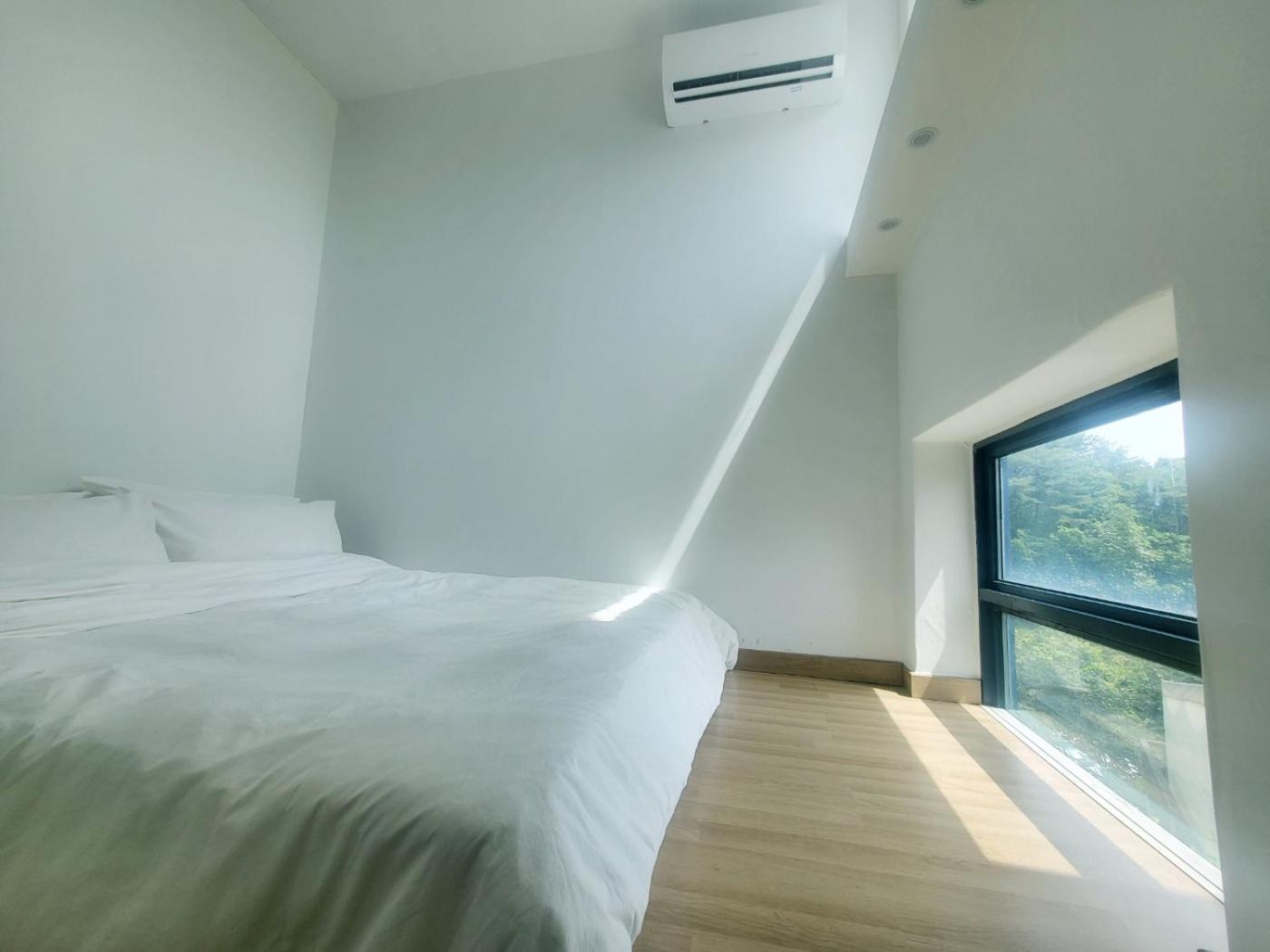 Penatess Pool Villa Čchungdžu Exteriér fotografie