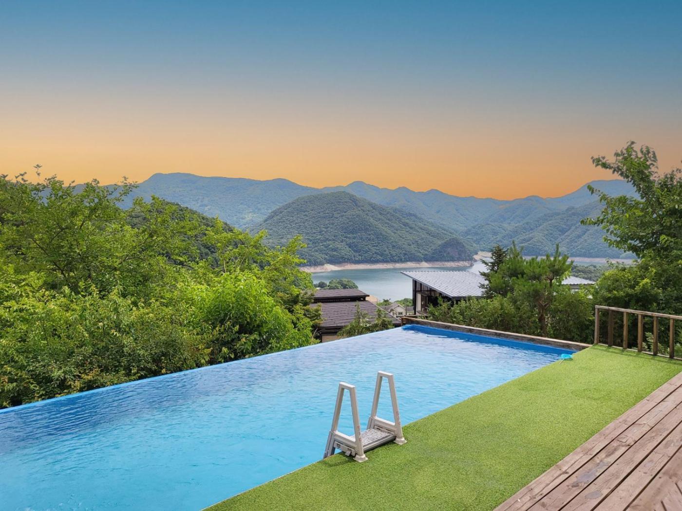Penatess Pool Villa Čchungdžu Exteriér fotografie