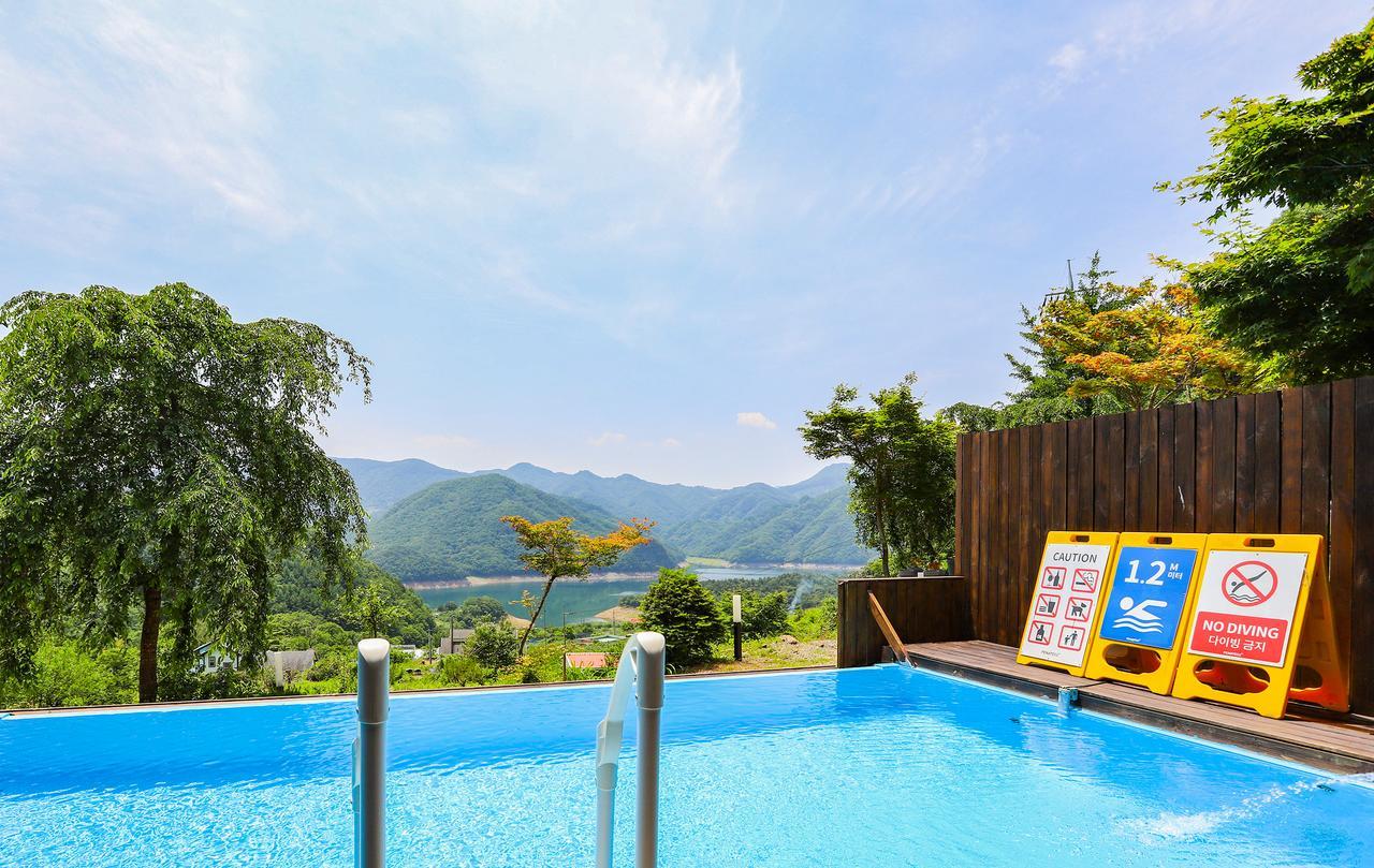 Penatess Pool Villa Čchungdžu Exteriér fotografie