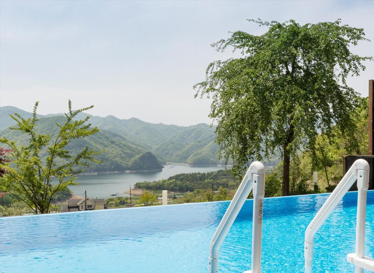 Penatess Pool Villa Čchungdžu Exteriér fotografie