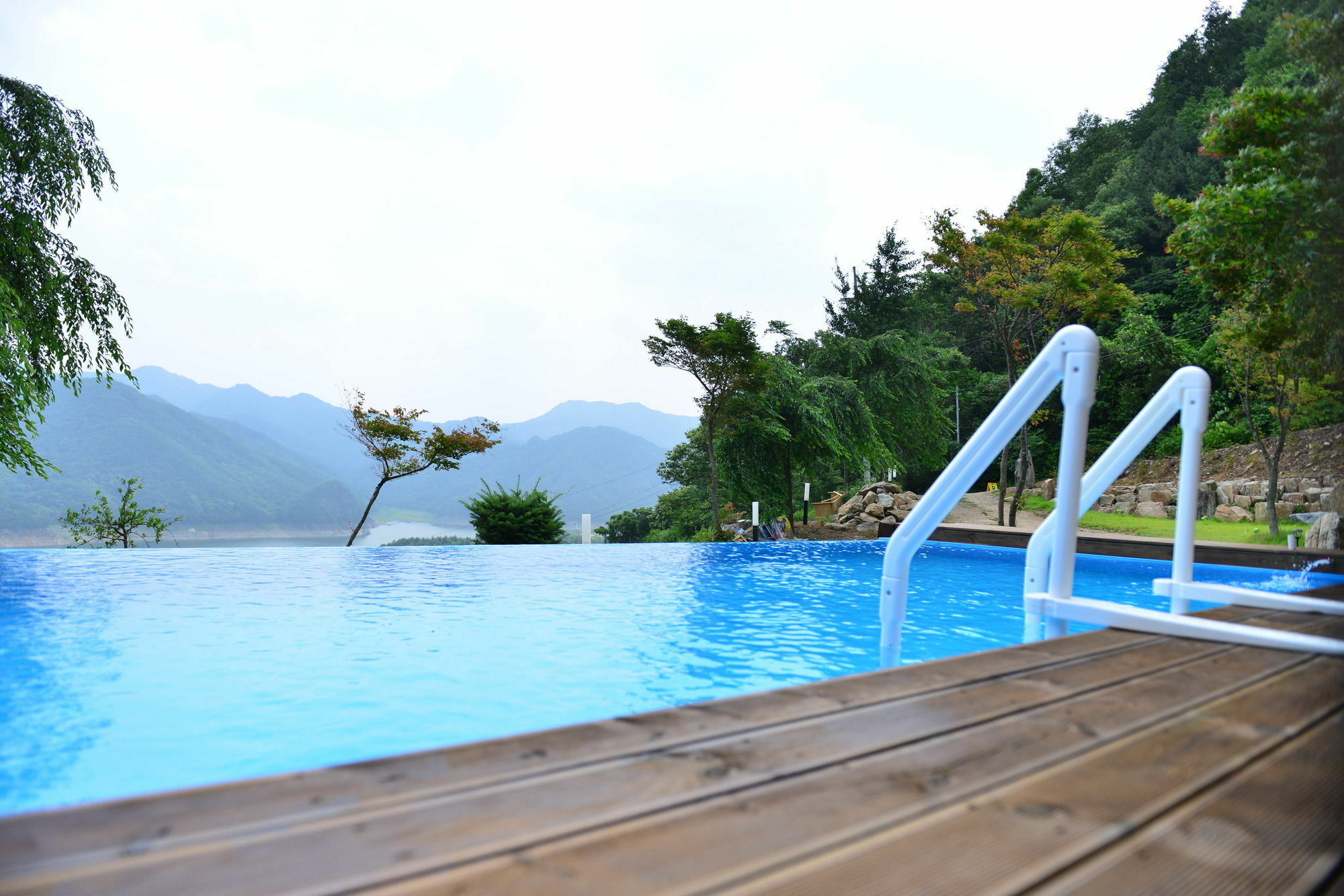 Penatess Pool Villa Čchungdžu Exteriér fotografie
