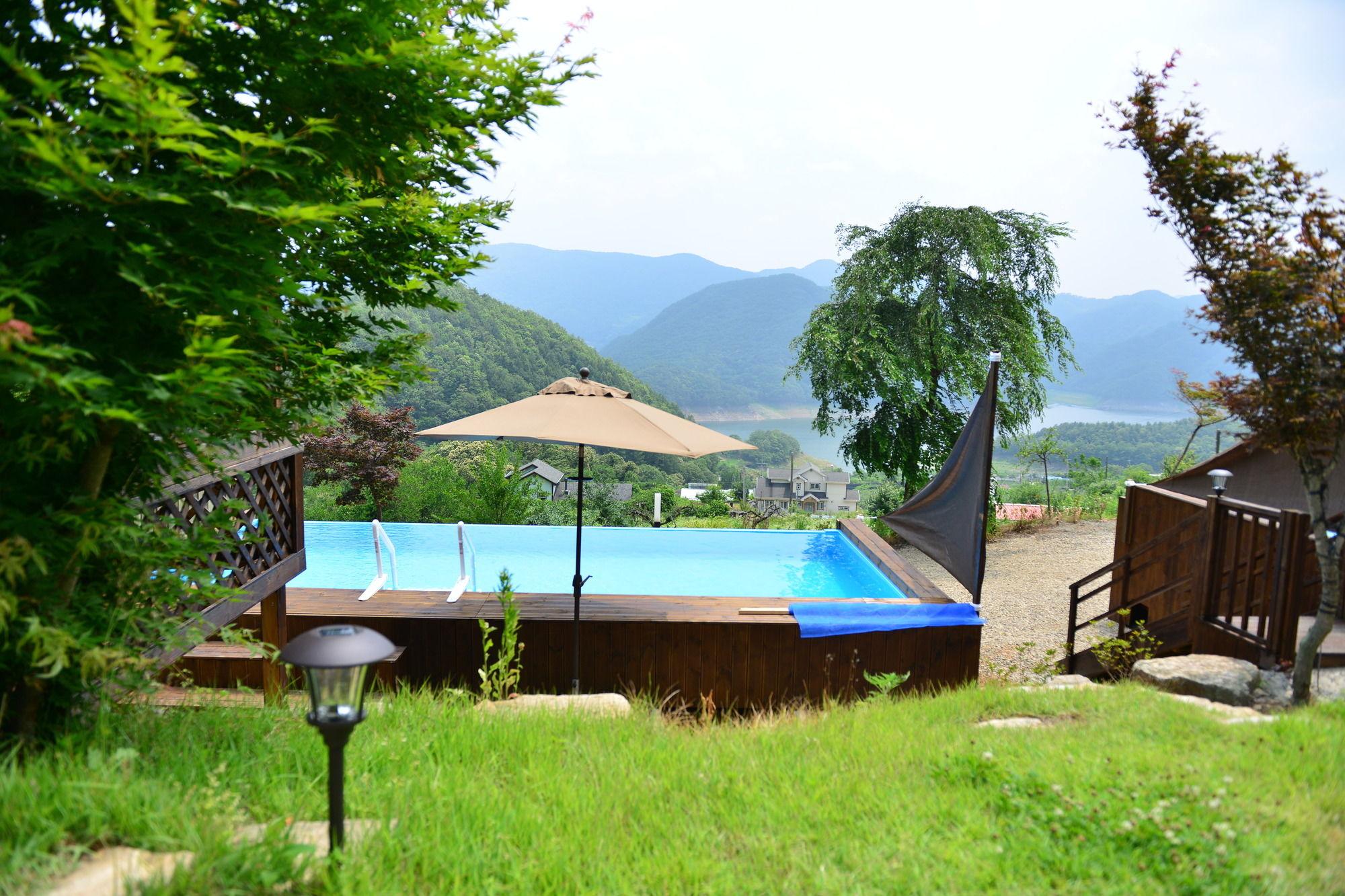 Penatess Pool Villa Čchungdžu Exteriér fotografie