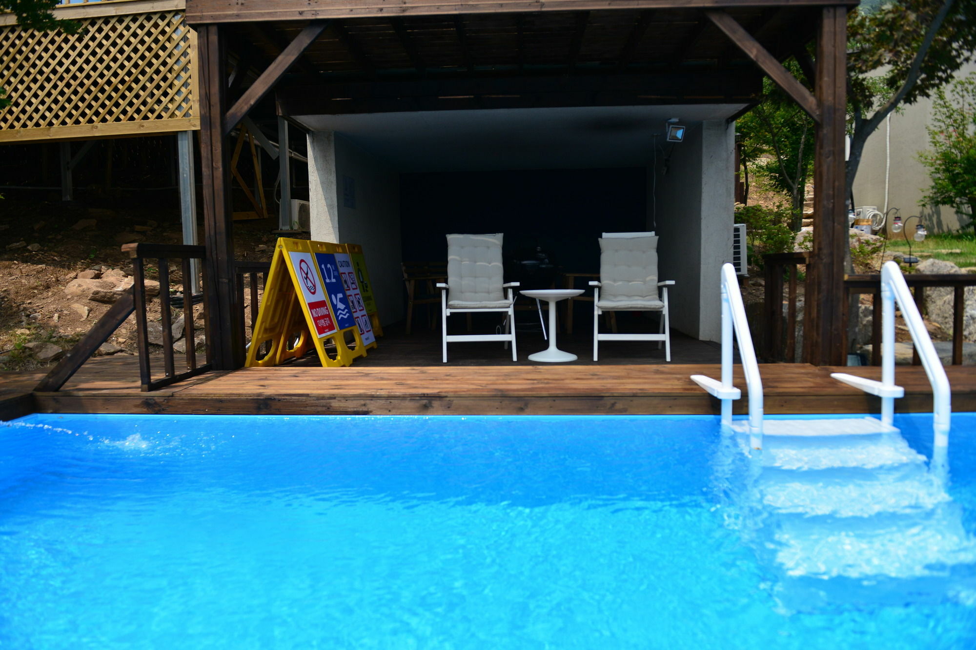 Penatess Pool Villa Čchungdžu Exteriér fotografie
