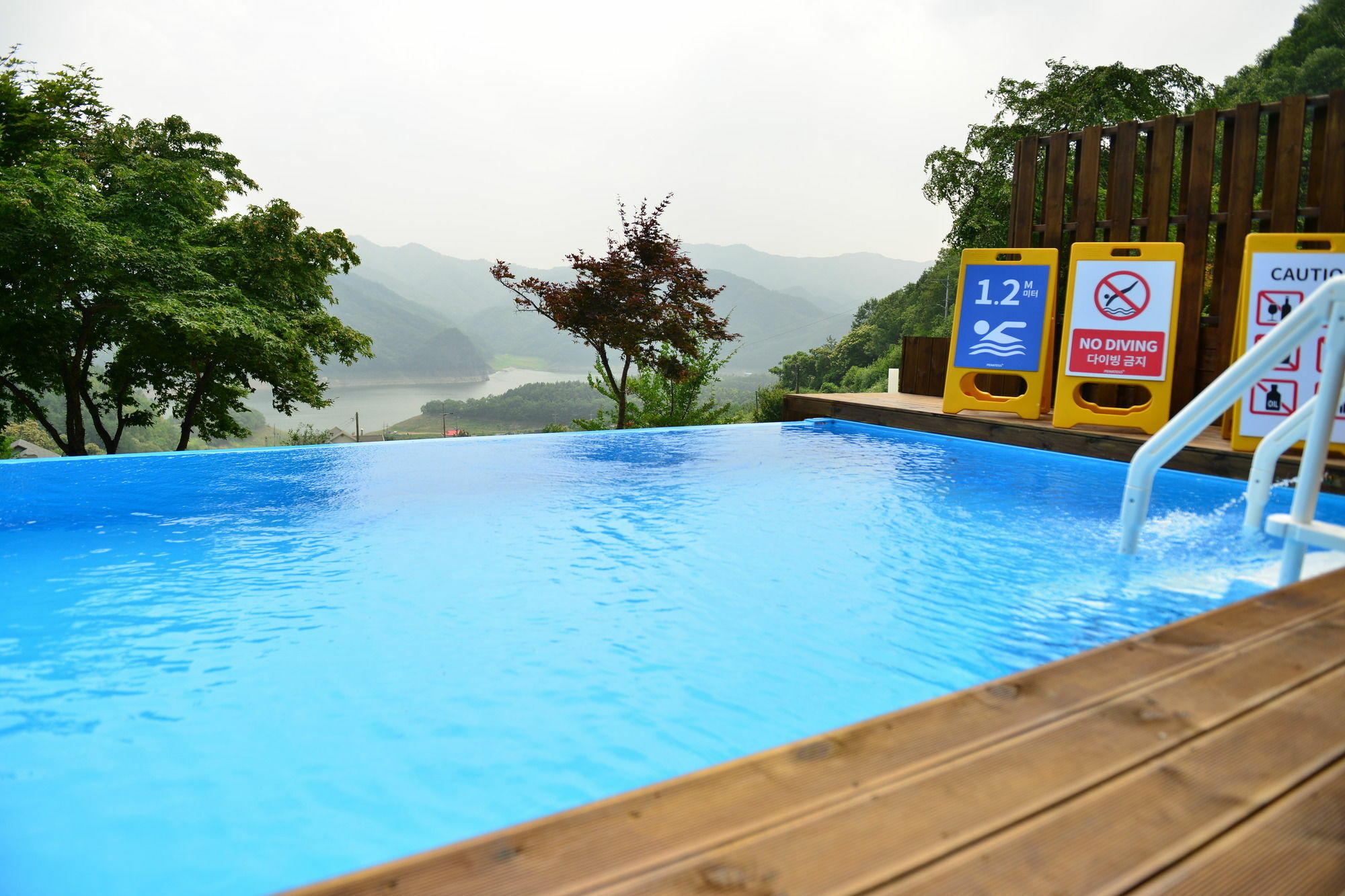 Penatess Pool Villa Čchungdžu Exteriér fotografie